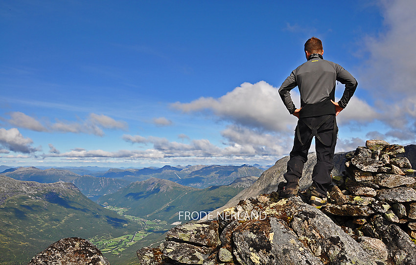 Fra Skrondalsnebba mot Øksendalen.