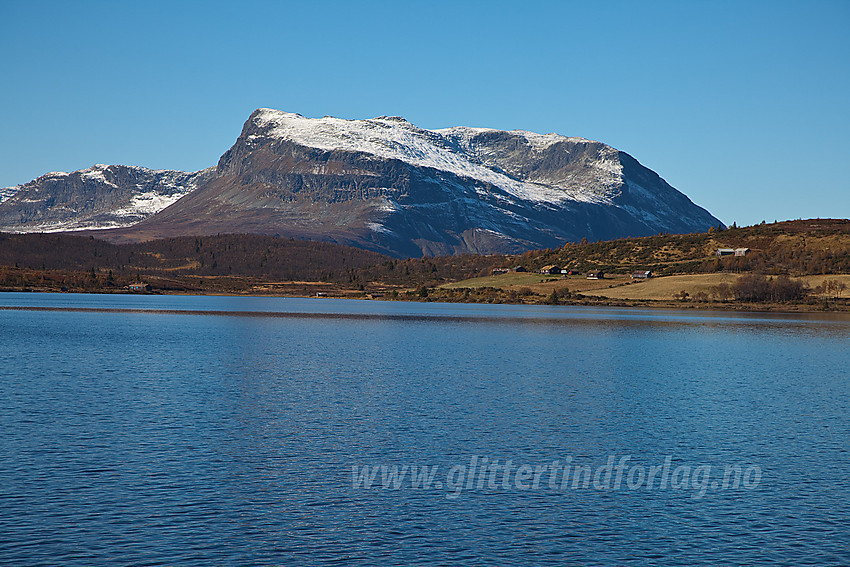 Nørdre Syndin med Grindane (1724 moh) i bakgrunnen.