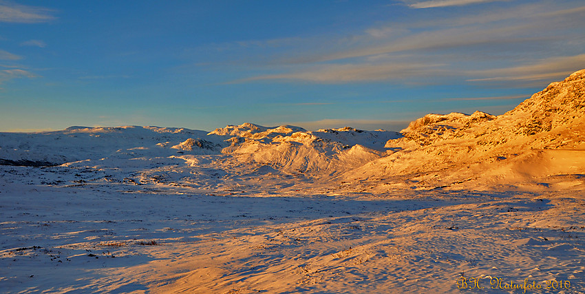 Bilde er tatt fra Båtskaret mot Velumskaret og Slettefjell.