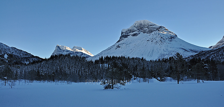 Innerdalstårnet,Tårnfjellet,Tåga og Skarfjellet