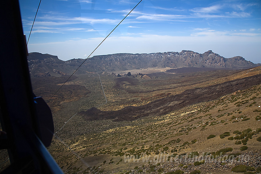 Vi kjørere taubanen ned igjen fra Teide.