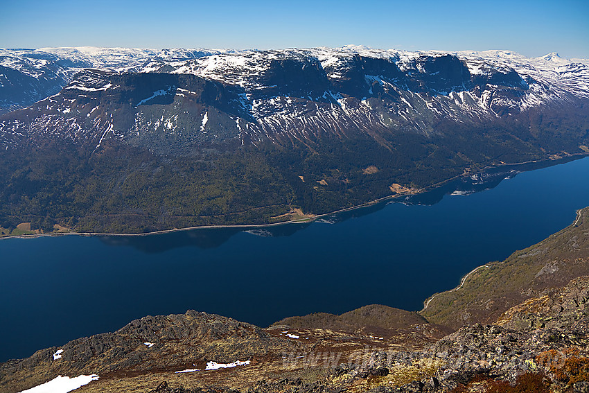 Fra Skutshorn mot Bergsfjellet og Skjøld tvers over Vangsmjøse.