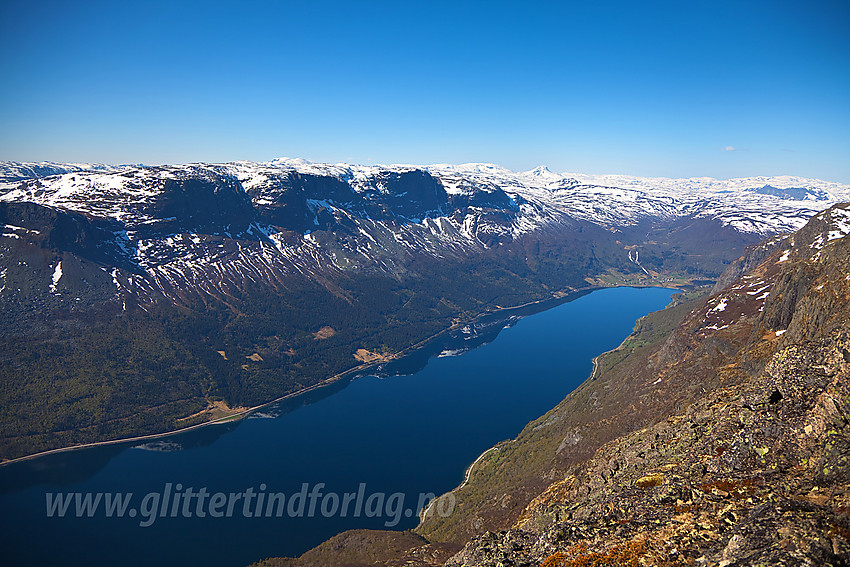 Fra pynten fremme ved Skutshorn mot Vangsmjøse, Bergsfjellet og Skjøld.