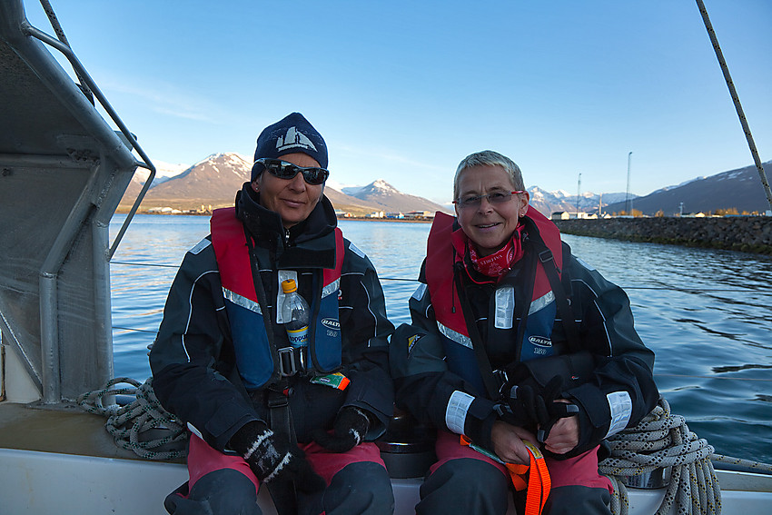 Rett utenfor moloen i Dalvik nord for Dalvik. Vi har nettopp kastet loss og satt kursen mot Jan Mayen som vi ankommer snaut 3 døgn senere.