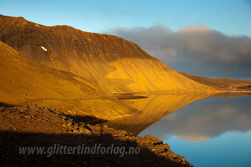 Fra Gamlemetten mot en flik av Nordlaguna og litt av Wildberget. I bakgrunnen til høyre begynner Jøssingdalen.