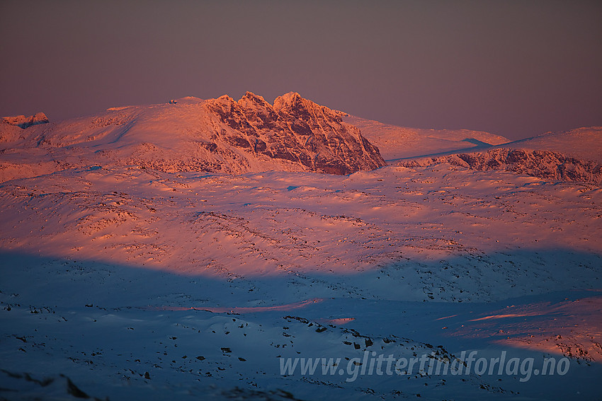 Fra Møsaryggene mot Torfinnstindane i solnedgang.