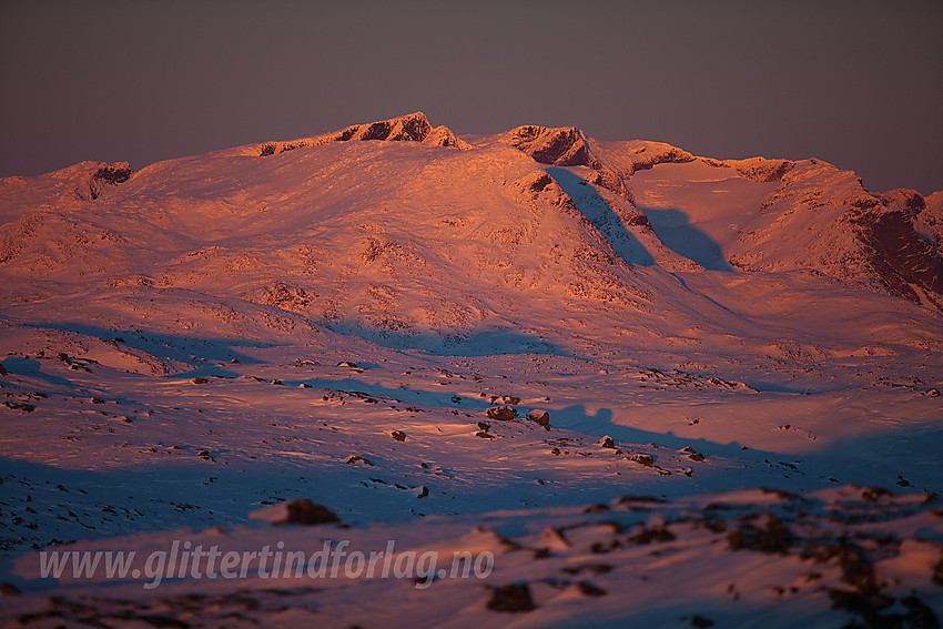 Utsikt fra Møsaryggene mot Galdeberget og Slettmarkhøe ved solnedgang.