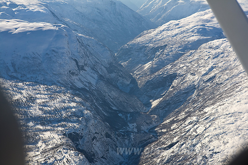 Vi passerer mer enn 1000 meter over bunnen av Utladalen.