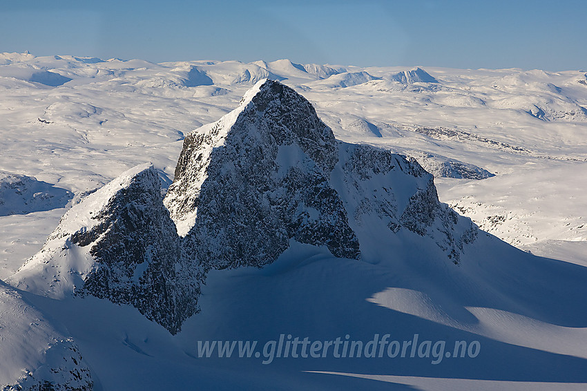 Fra lufta mot Kniven (2133 moh) og Store Smørstabbtinden (2208 moh).