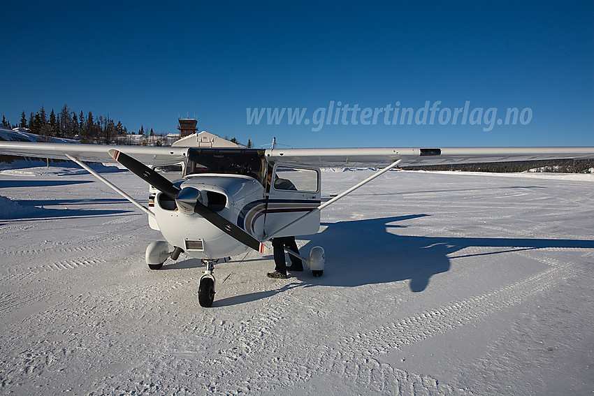 Cessna 172 på besøk på Fagernes Lufthavn Leirin.