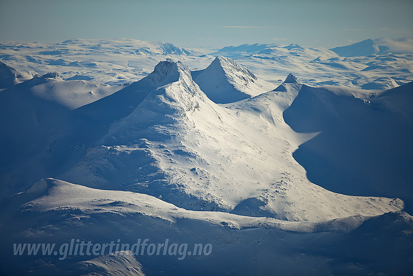 Mot Sagi, Langeskavltinden og Uraknatten.