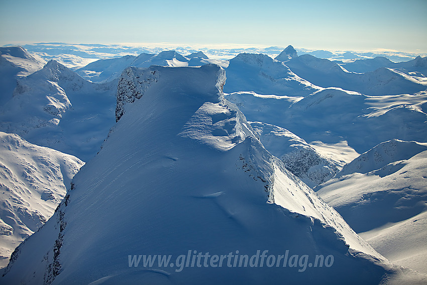 Storebjørn (2222 moh) fra lufta.