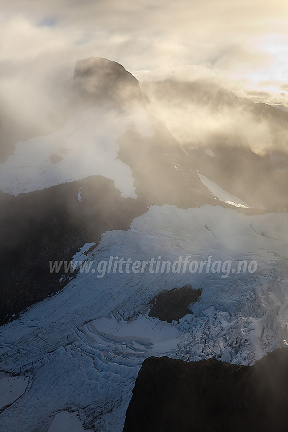 Fra Vestraste Austanbotntinden mot Berdalsbreen og Store Ringstinden (2124 moh).