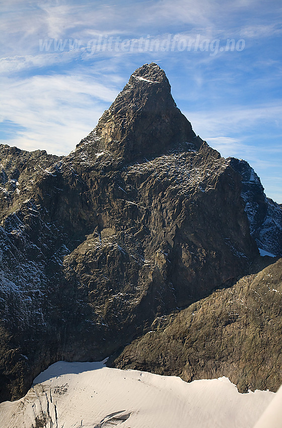 Mektige Austanbotntinden (2204 moh) fra Gravdalen.