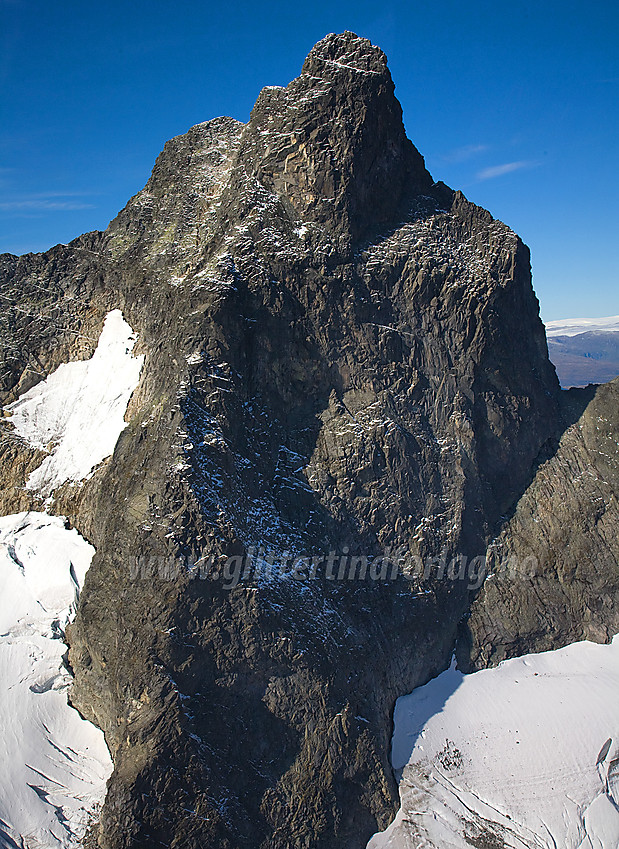 Mektige Austanbotntinden (2204 moh) fra Gravdalen.