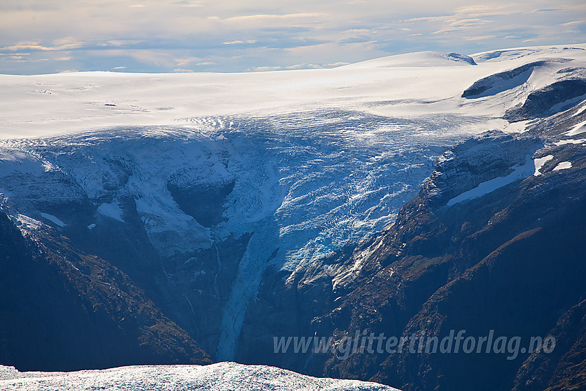 Mot Jostedalsbreen med Kjenndalsbreen i forgrunnen.