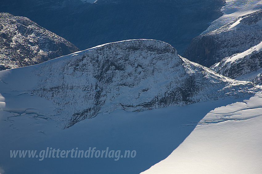 Tverrfjellet (1888 moh) like ved Lodalskåpa.