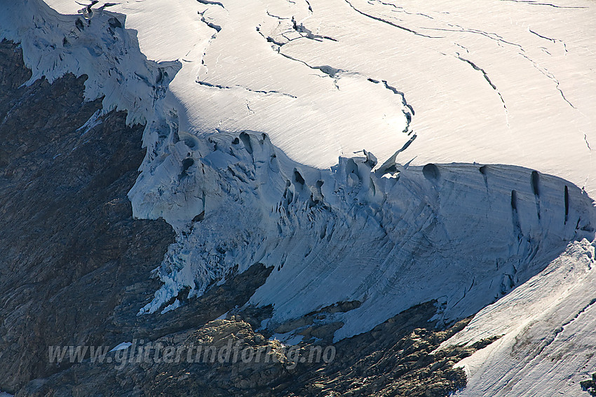 Isvegg på Spørteggbreen ut mot Leirbotnbreen.