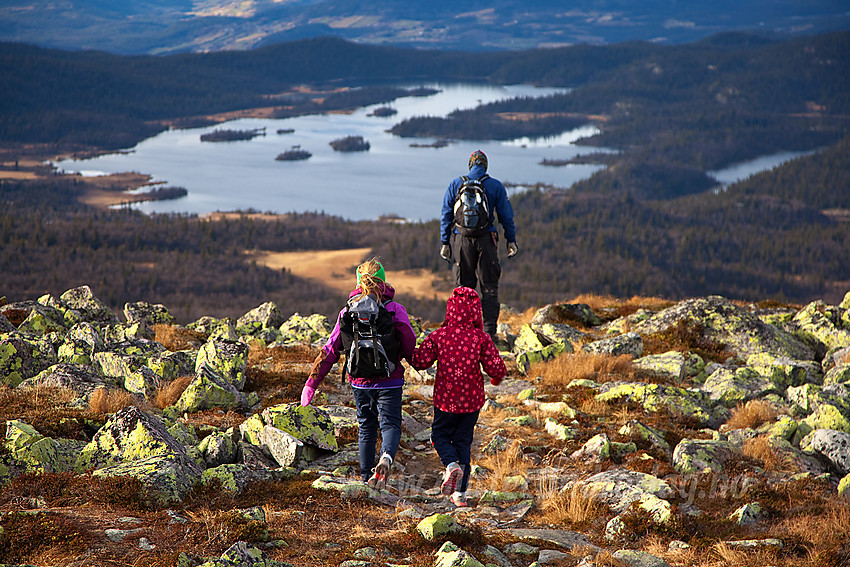 På tur ned fra Rundemellen.