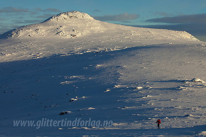 Rasletinden (2105 moh) sett fra vest-sørvest.