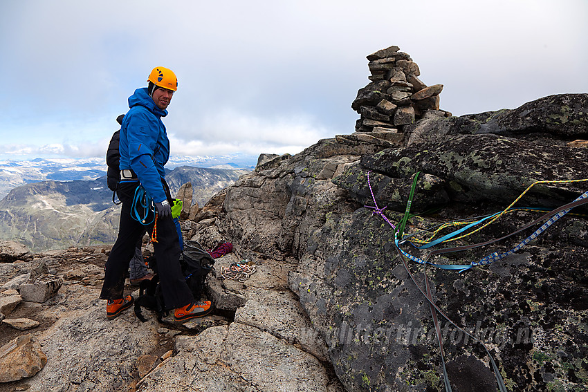 På toppen av Midtre Skagastølstinden (2284 moh).