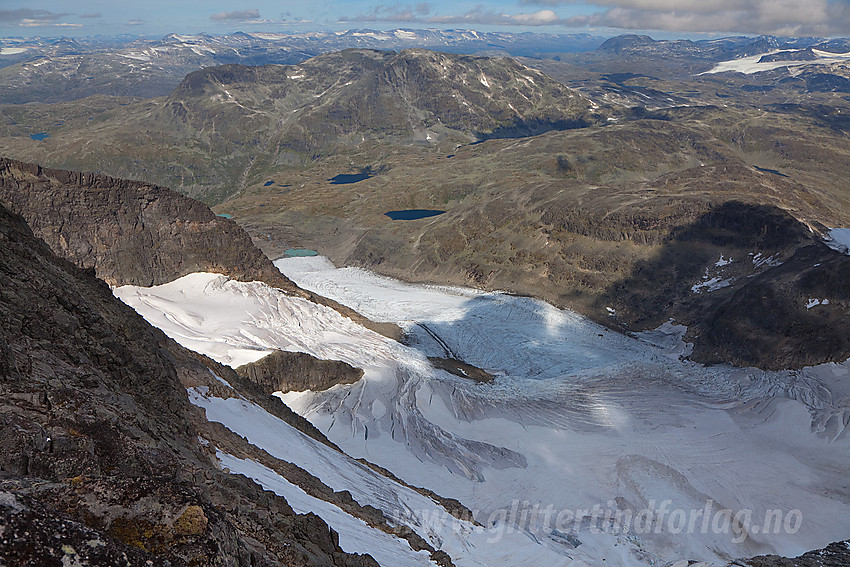 Utsikt fra Skagastølsryggen. Styggedalsbreen i forgrunnen. Fannaråken og Steindalsnosi sentralt i bakgrunnen.