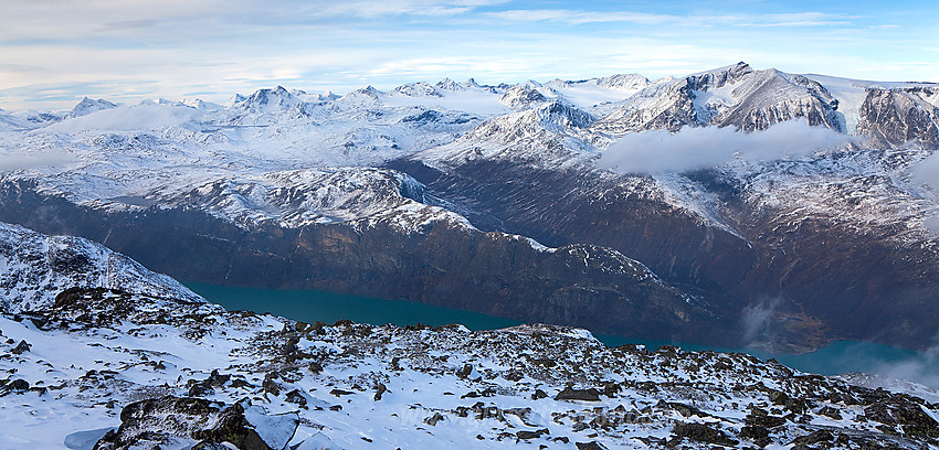 Utsikt fra Eggen mot Gjende, Memurutunga og nordover inn i Jotunheimen.