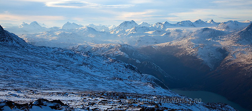 Nydelig utsikt fra Bukkehåmåren innover i Jotunheimen.