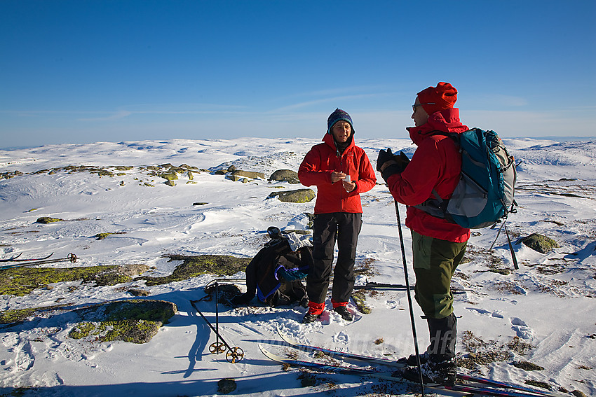 På toppen av Ørneflag med Storrustefjellet i bakgrunnen.