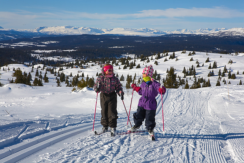 Veninner på tur. Her på vei opp bakkene mot Smørlifjellet.