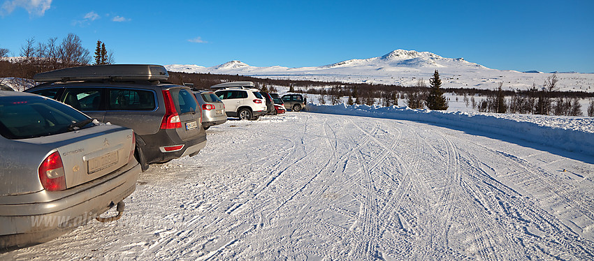 Vinterparkeringen på Selstølshøgde er et fint utgangspunkt for skiturer til Skaget. Toppen ligger for øvrig og lokker i bakgrunnen.