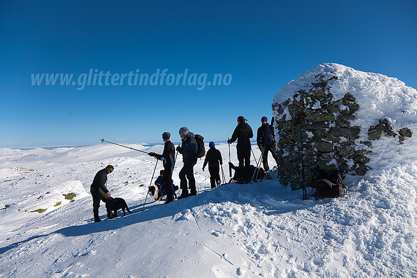 Fellestur med DNT Valdres til Skaget. Her ved varden på toppen.