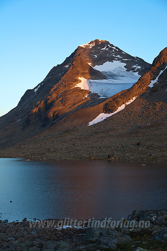 Sommerkveld i Svartdalen mot Kvitskardtinden.