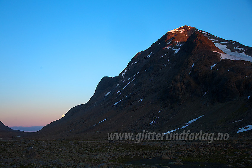 Sommerkveld i Svartdalen mot Kvitskardtinden.