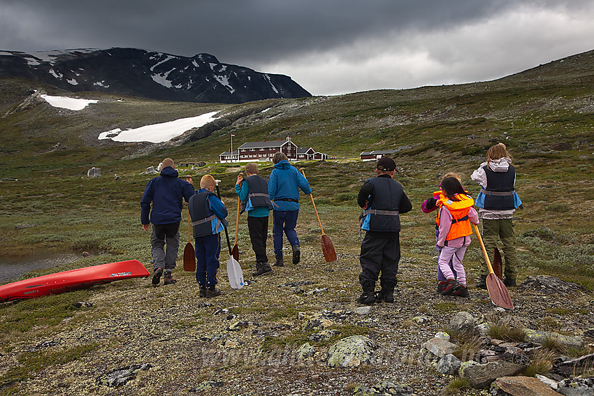 Ferdig med en vellykket padleøkt ved Glitterheim under felles familietur med DNT Valdres.