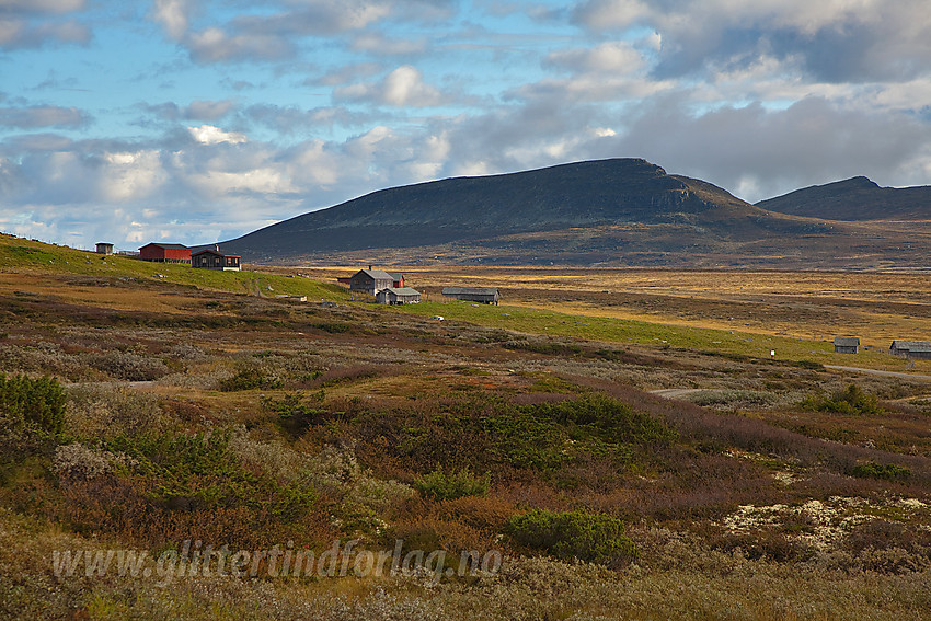 Ved Vesleskag med Buatinden (1381 moh) i bakgrunnen.