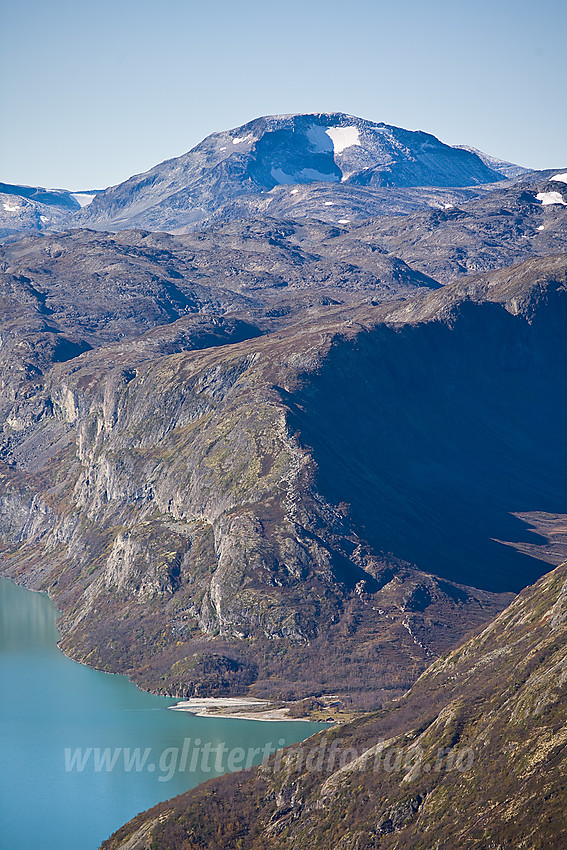 Fra Besseggen mot Memurutunga, Memurubu og Snøhøltinden.