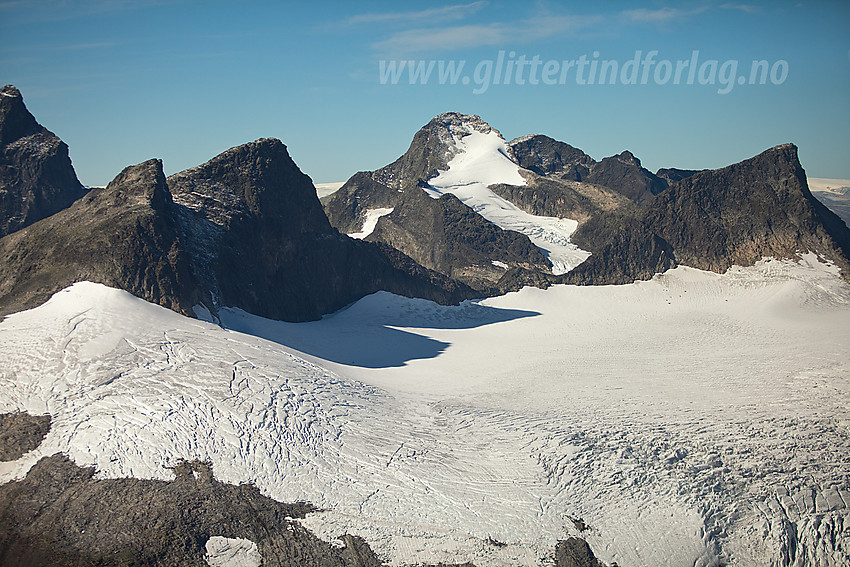 Stølsmaradalsbreen omkranset av Stølsmaradalstinden og Ringstinder.