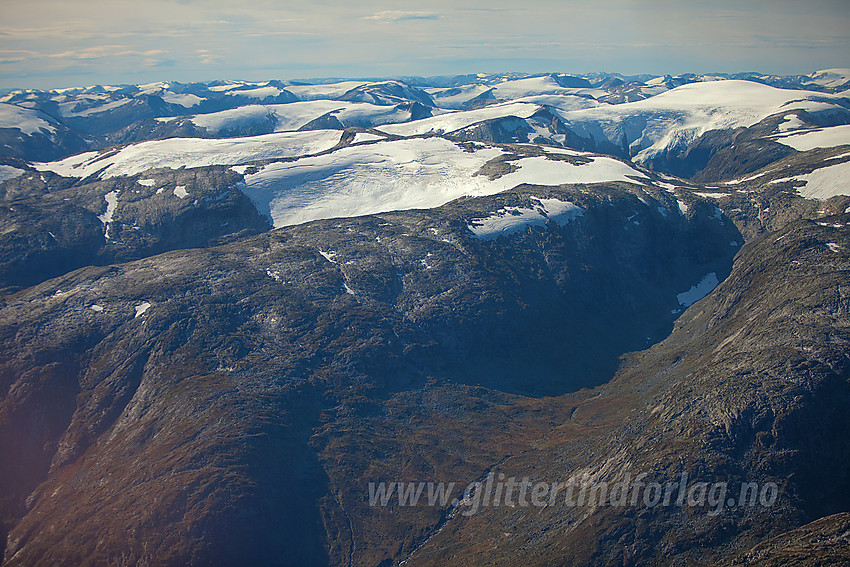 Fra flyvinduet i retning Jostedalsbreen.