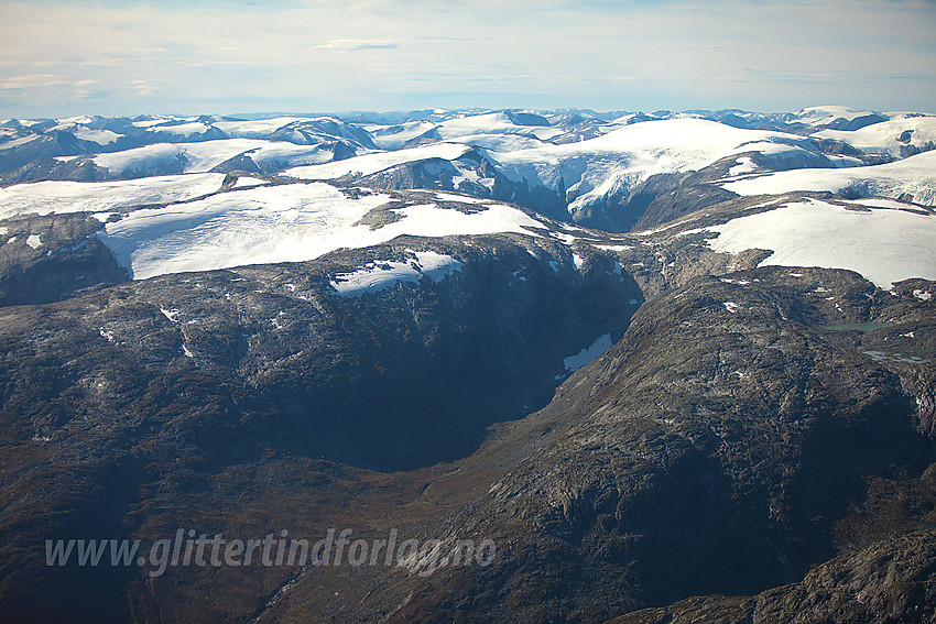 Fra flyvinduet i retning Jostedalsbreen.