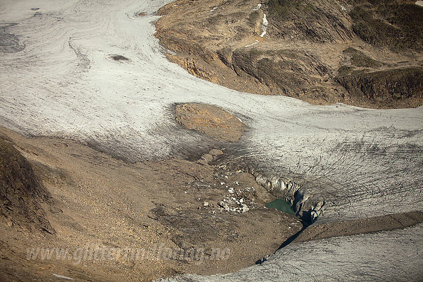 Harbardsbreen har smeltet MYE ift. kartene (2012).