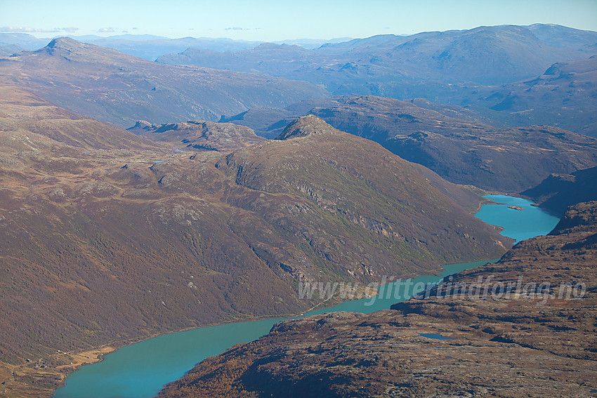 Mot Høydalsvatnet og Blåhøe (1497 moh).