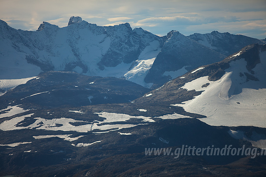 Flytur over Sognefjellet med utsikt til Hurrungane.