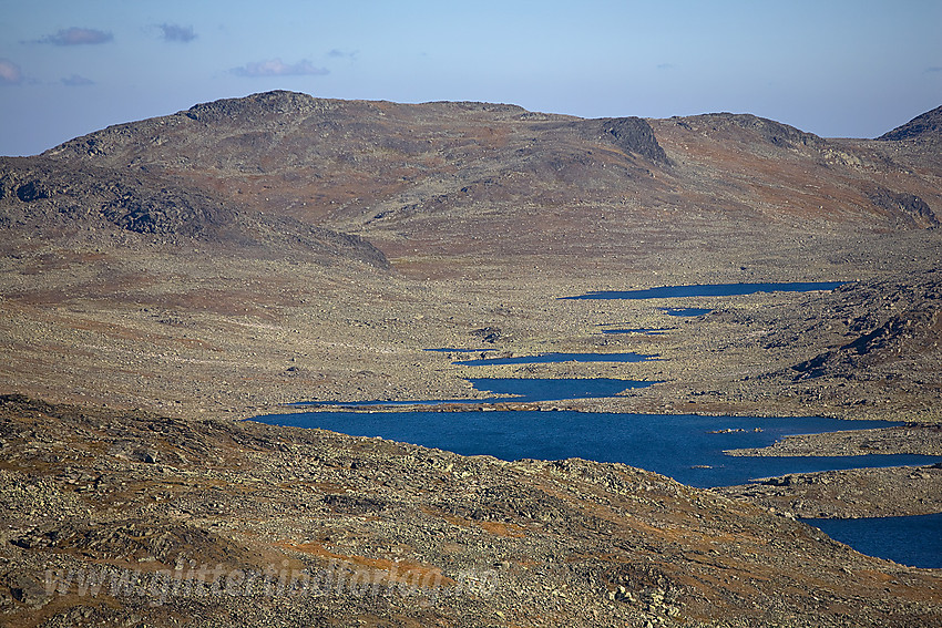 Oppunder Storeknippa mot Tverrfjellet.