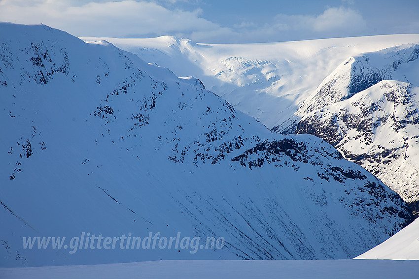 Fra Haugabreen mot Jostedalsbreen med Kaldekari (1670 moh) som en hevelse på breflata.