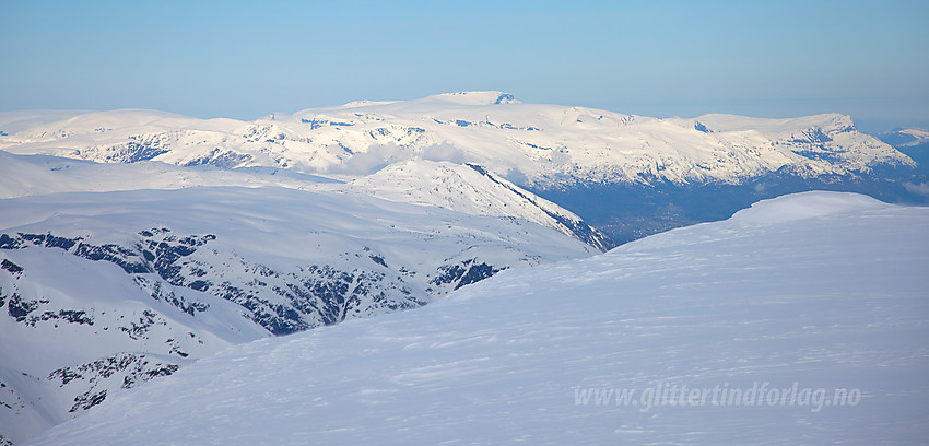 Utsikt fra Snønipa i retning Gjegnalundbreen og Gjegnen (1670 moh).