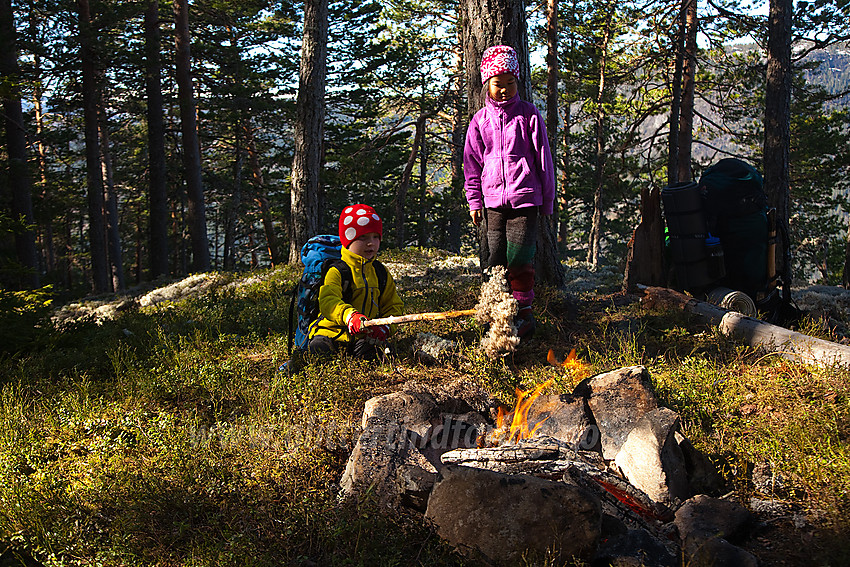 Bålleik på Puttekollen.