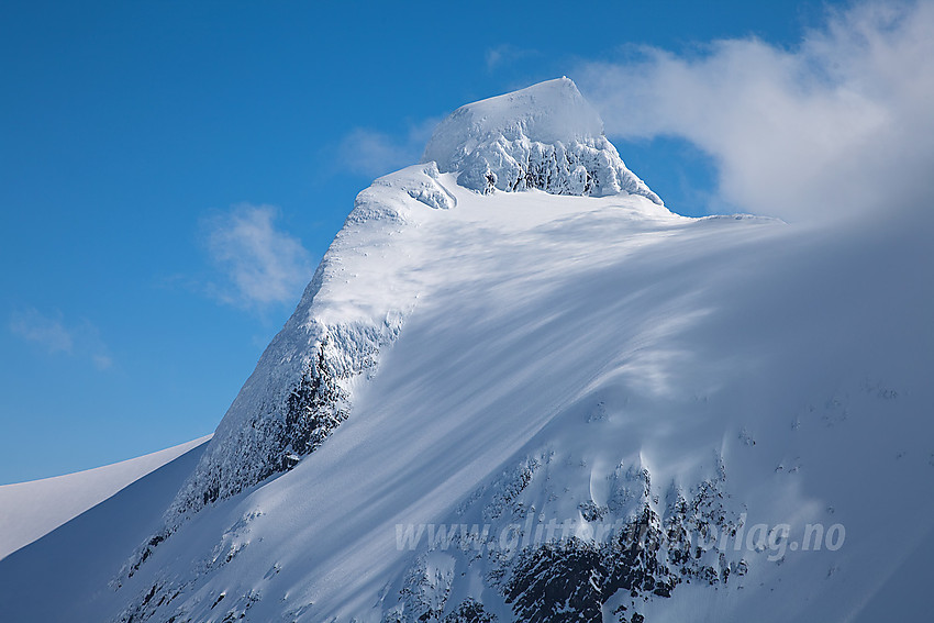 Mektige Lodalskåpa (2082 moh). 