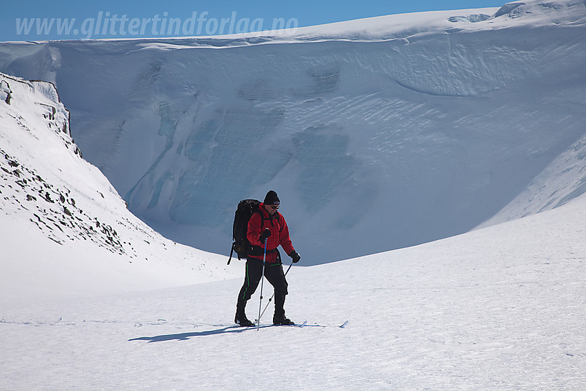 Mektig isvegg ved Ståleskardet på Jostedalsbreen.