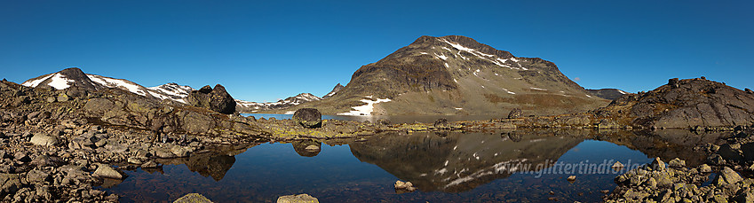 Sommer mot Snøhølstinden.